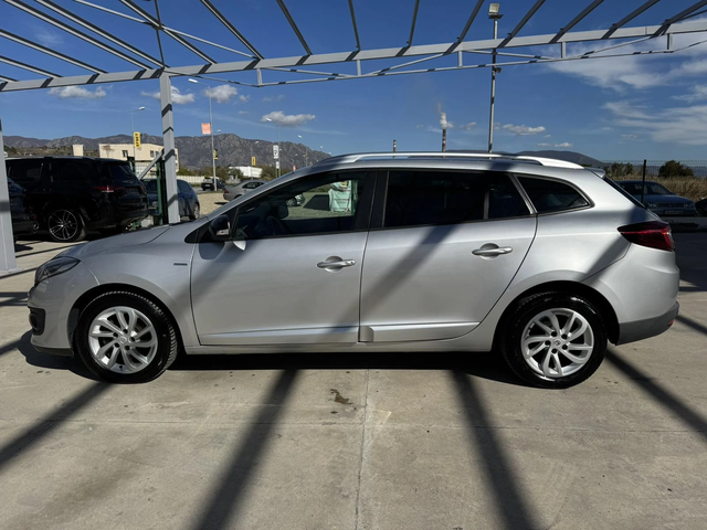 Renault Megane 1.5* 110ps* НАВИ* ПАРКТРОНИК - автомобили, коли, обяви за нови и употребявани 1