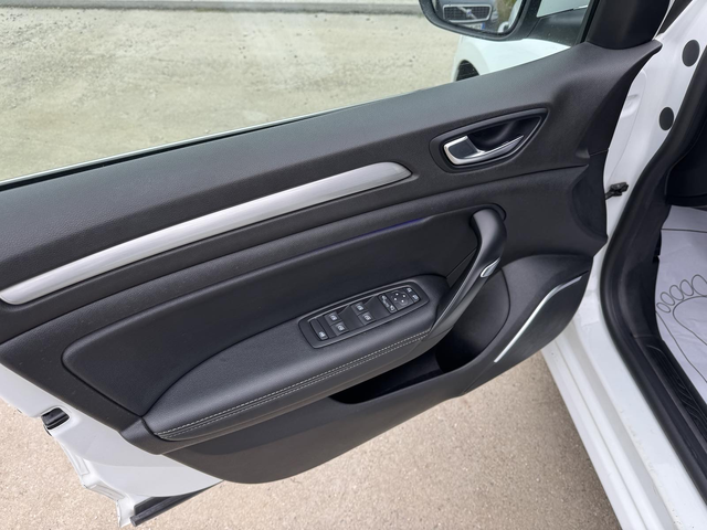 Renault Megane, 2018 г., 85000 км, 110 к.с. - автомобили, коли, обяви за нови и употребявани 6