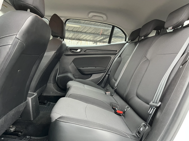 Renault Megane 1.5 dCi 115 к.с 6M/T - автомобили, коли, обяви за нови и употребявани 9
