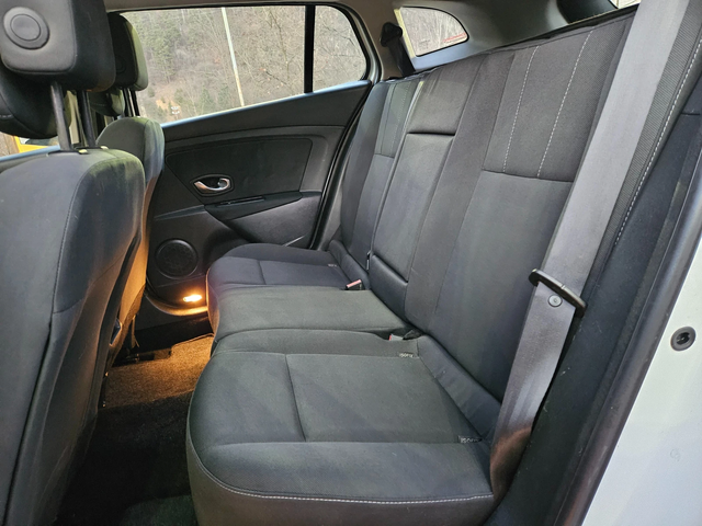 Renault Megane 1.5 Dci FACELIFT/6skorosti - автомобили, коли, обяви за нови и употребявани 12