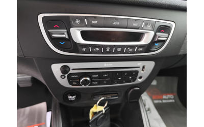 Renault Megane SPORTOUR* 1.5DCi* LED* EURO6B* NAVI* - автомобили, коли, обяви за нови и употребявани 8