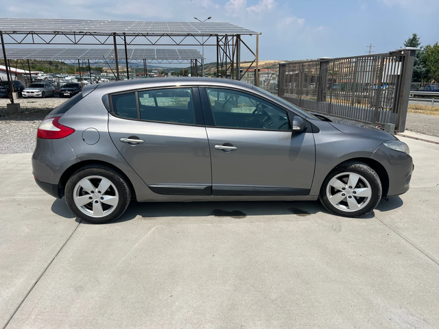 Renault Megane 1.9d - автомобили, коли, обяви за нови и употребявани 6