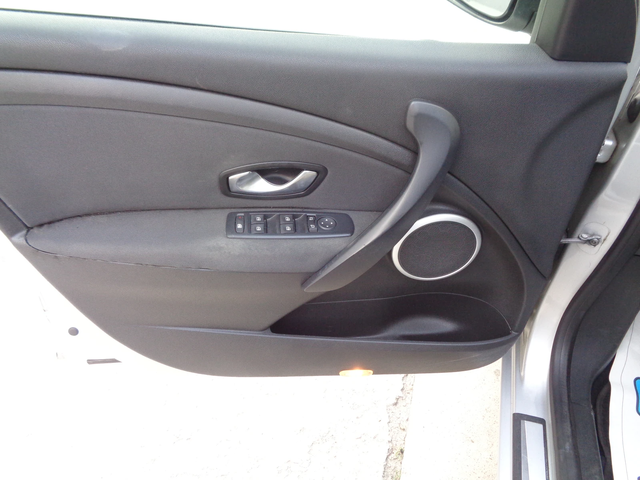 Renault Megane 1.5dCI-110-NAVI-LIZING - автомобили, коли, обяви за нови и употребявани 15