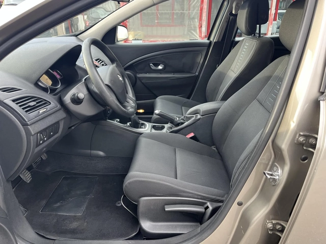 Renault Megane 1.5 DISEL - автомобили, коли, обяви за нови и употребявани 12