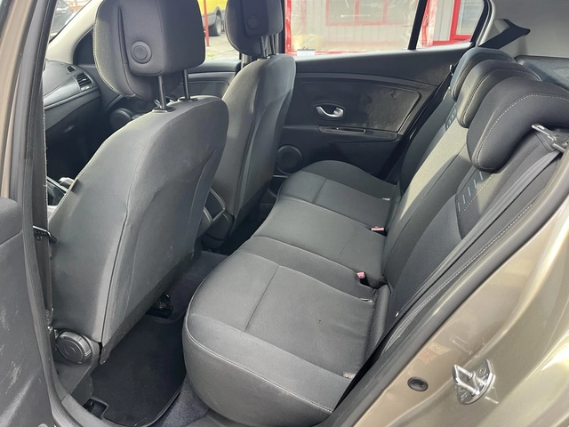 Renault Megane 1.5 DISEL - автомобили, коли, обяви за нови и употребявани 13