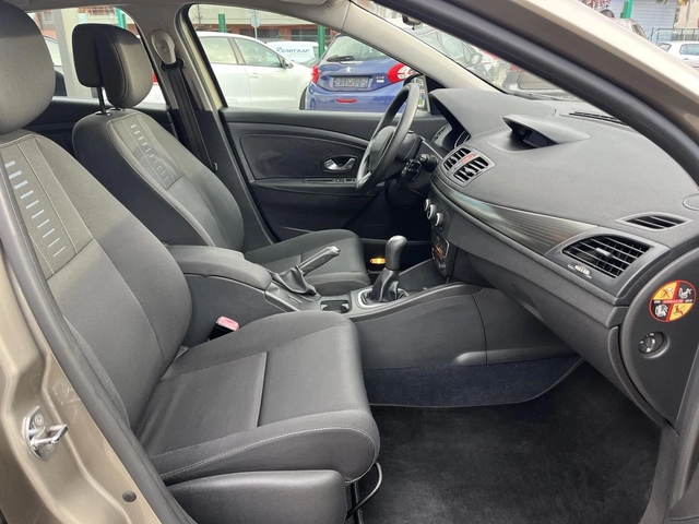 Renault Megane 1.5 DISEL - автомобили, коли, обяви за нови и употребявани 15