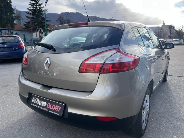 Renault Megane 1.5 DISEL - автомобили, коли, обяви за нови и употребявани 3