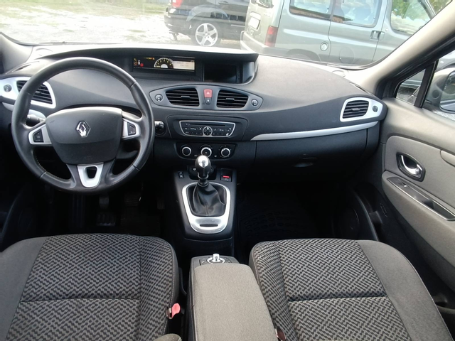 Renault Scenic 1500DCi - автомобили, коли, обяви за нови и употребявани 10