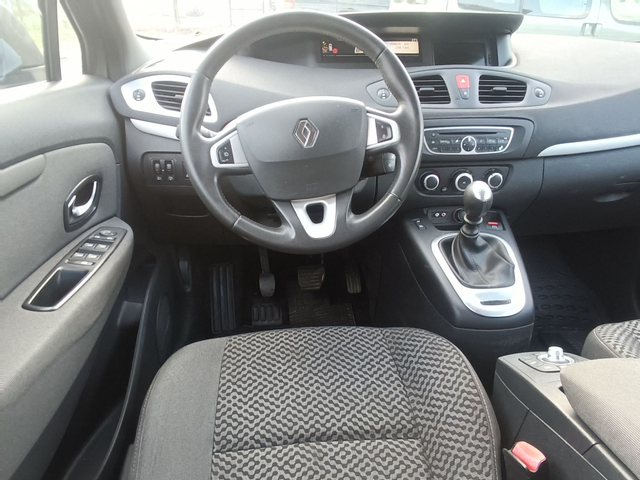 Renault Scenic 1500DCi - автомобили, коли, обяви за нови и употребявани 11