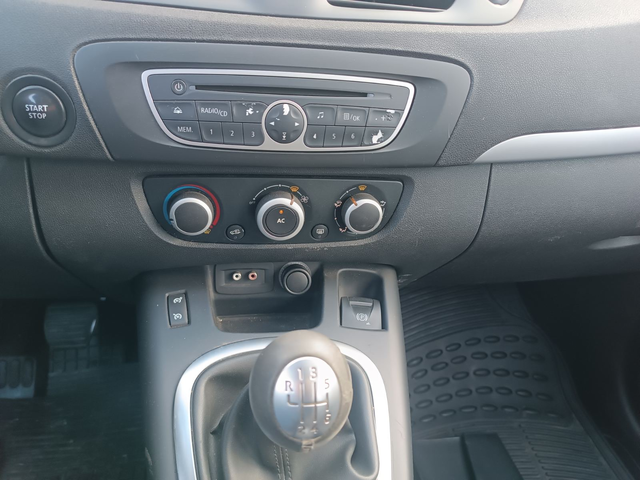 Renault Scenic 1500DCi - автомобили, коли, обяви за нови и употребявани 15