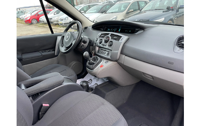 renault-scenic - 5