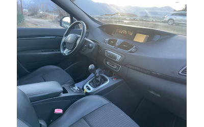 renault-scenic - 4