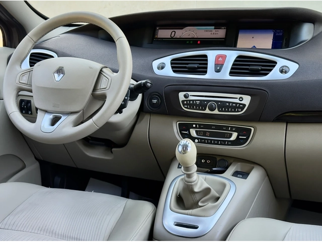 Renault Scenic 1.9DCi //KEYLESS GO* NAVI* ITALY - автомобили, коли, обяви за нови и употребявани 12