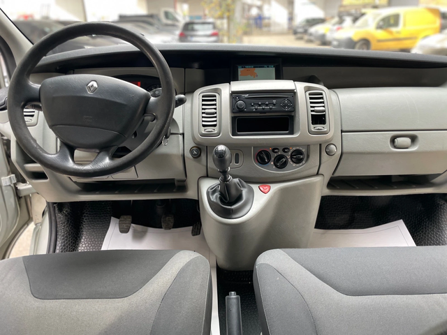 Renault Trafic 2.0dCI-NAVI-9места - автомобили, коли, обяви за нови и употребявани 9