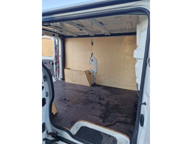 Renault Trafic 1.6 TDI, 125 к.с. КЛИМАТИК - автомобили, коли, обяви за нови и употребявани 9