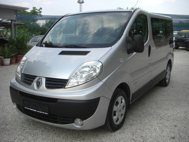 Renault Trafic 2.0dci 6ck. 9MECTA - автомобили, коли, обяви за нови и употребявани 0