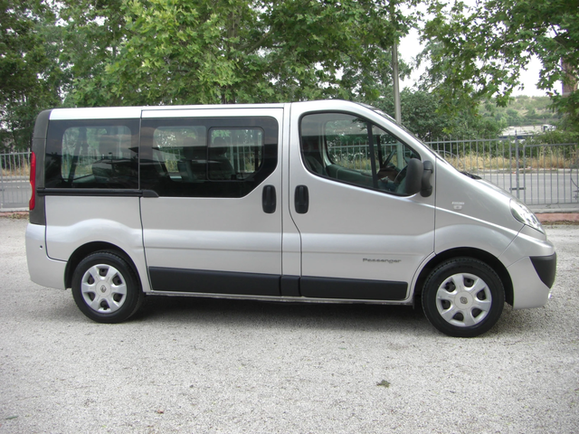 Renault Trafic 2.0dci 6ck. 9MECTA - автомобили, коли, обяви за нови и употребявани 5