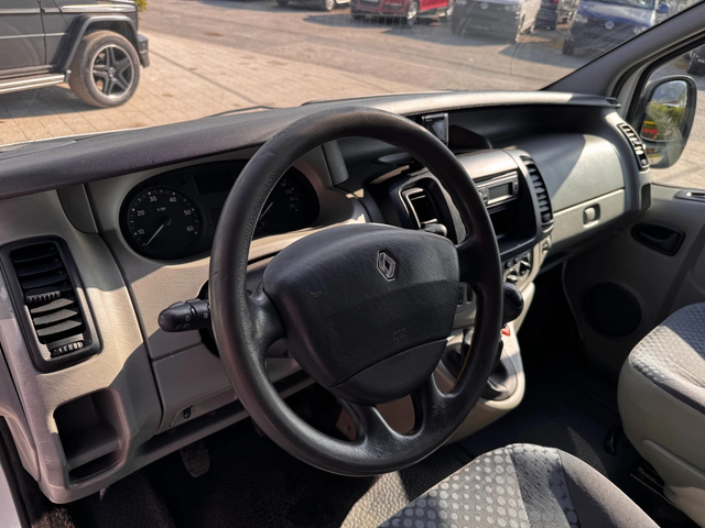 Renault Trafic 2.0dCI 5-местен Климатик - автомобили, коли, обяви за нови и употребявани 11