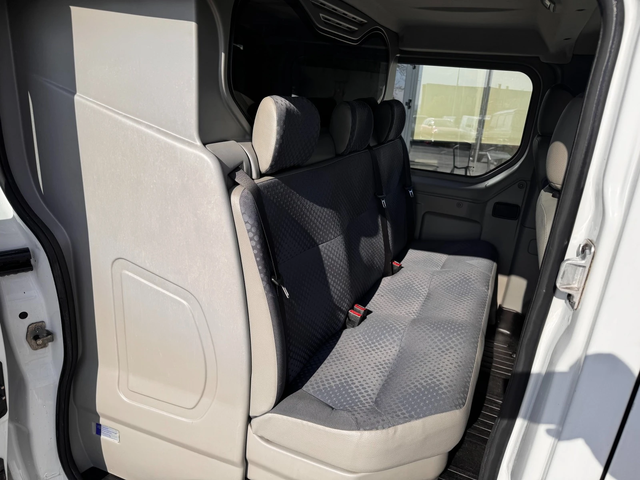 Renault Trafic 2.0dCI 5-местен Климатик - автомобили, коли, обяви за нови и употребявани 5