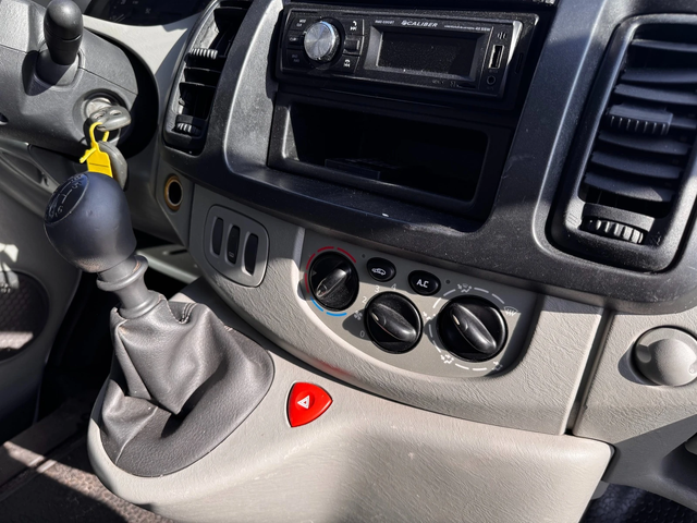 Renault Trafic 2.0dCI 5-местен Климатик - автомобили, коли, обяви за нови и употребявани 7