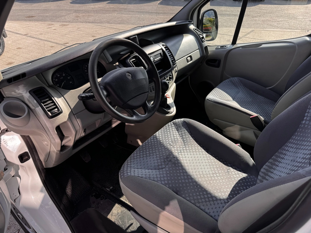 Renault Trafic 2.0dCI 5-местен Климатик - автомобили, коли, обяви за нови и употребявани 9