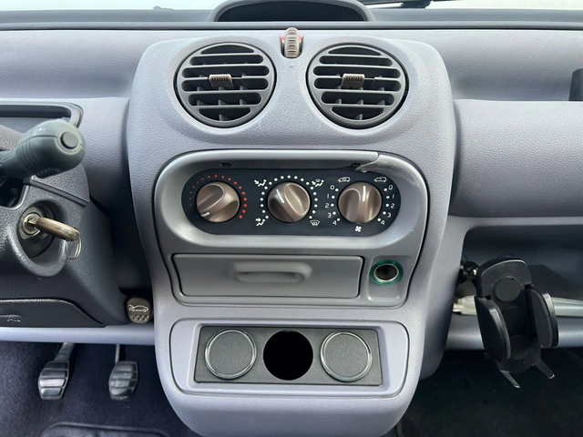 Renault Twingo 1.2I - автомобили, коли, обяви за нови и употребявани 9