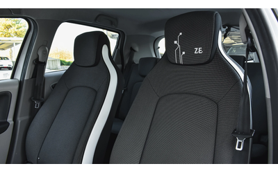 Renault Zoe Evolution R240 - автомобили, коли, обяви за нови и употребявани 9