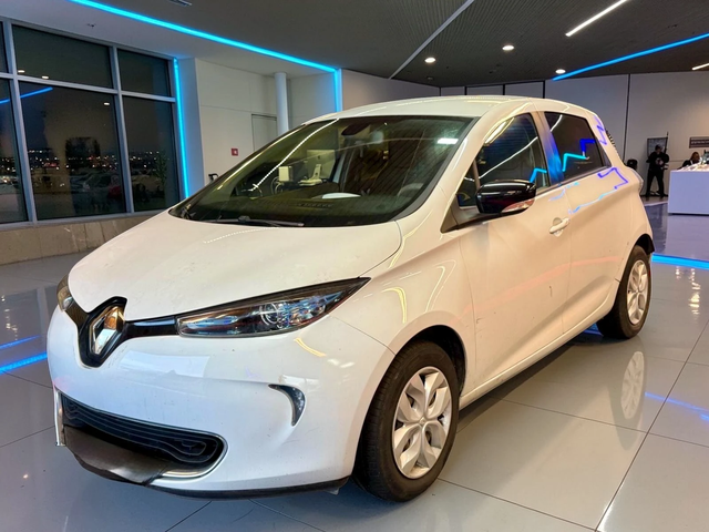 Renault Zoe 44KW* Zero Emissions* Лизинг - автомобили, коли, обяви за нови и употребявани 1