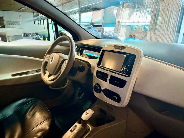 Renault Zoe 44KW* Zero Emissions* Лизинг - автомобили, коли, обяви за нови и употребявани 6