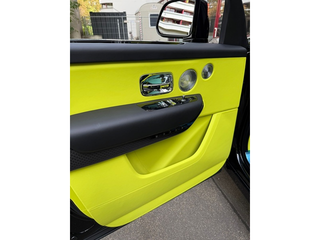 Rolls-Royce Cullinan
Series Cullinan
Series II Black Badge - автомобили, коли, обяви за нови и употребявани 5