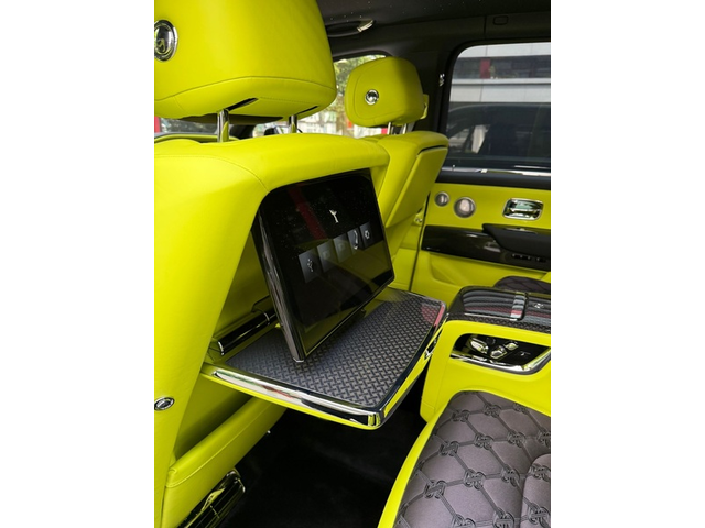 Rolls-Royce Cullinan
Series Cullinan
Series II Black Badge - автомобили, коли, обяви за нови и употребявани 7