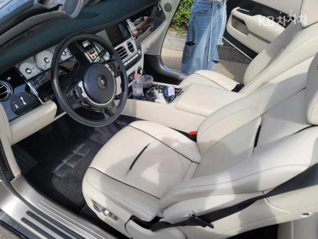 Rolls-Royce Dawn 6.6 V12 ФИНАНСИРАНЕ - автомобили, коли, обяви за нови и употребявани 5