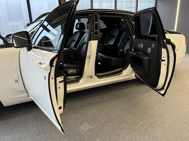 Rolls-Royce Ghost 6.6 V12* Лизинг* - автомобили, коли, обяви за нови и употребявани 8