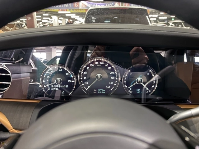 Rolls-Royce Ghost 6.7 EWB V12 - автомобили, коли, обяви за нови и употребявани 10