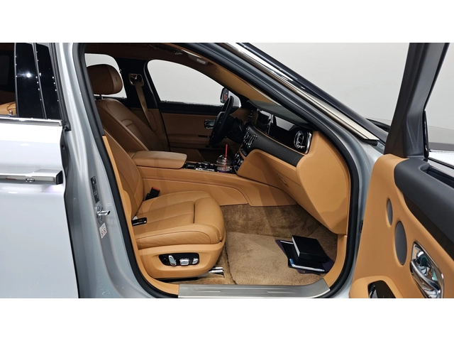 Rolls-Royce Ghost 6.7 EWB V12 - автомобили, коли, обяви за нови и употребявани 6
