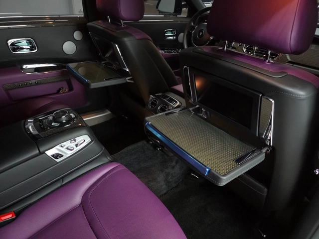 Rolls-Royce Ghost 6.6 V12 Black Badge - автомобили, коли, обяви за нови и употребявани 14