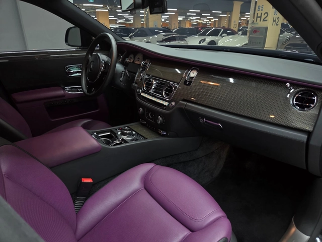 Rolls-Royce Ghost 6.6 V12 Black Badge - автомобили, коли, обяви за нови и употребявани 7