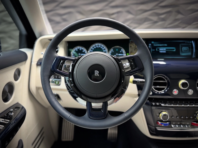 Rolls-Royce Phantom One of one l V12 l Full l TV - автомобили, коли, обяви за нови и употребявани 5