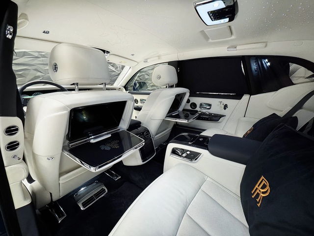 Rolls-Royce Phantom One of one l V12 l Full l TV - автомобили, коли, обяви за нови и употребявани 9