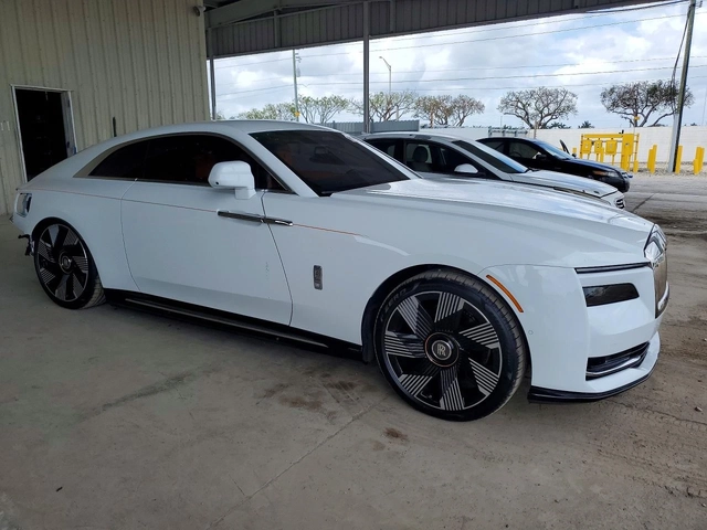 Rolls-Royce Spectre - автомобили, коли, обяви за нови и употребявани 3