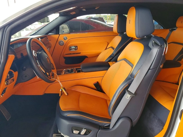 Rolls-Royce Spectre - автомобили, коли, обяви за нови и употребявани 6