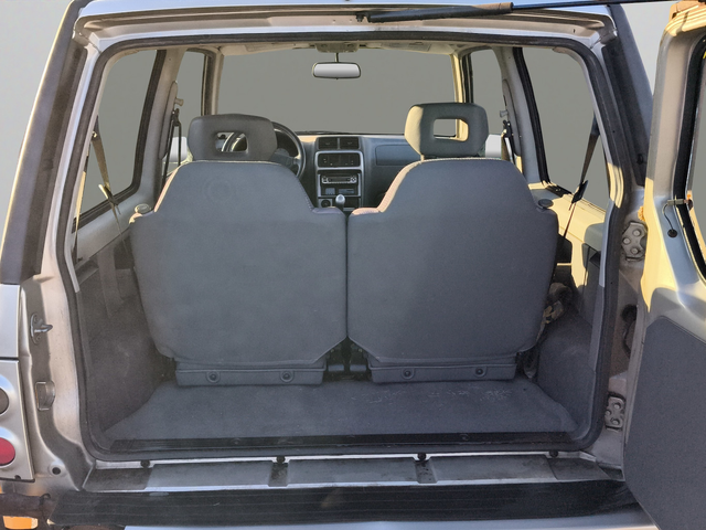 Santana 300 - автомобили, коли, обяви за нови и употребявани 12