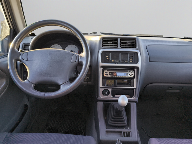 Santana 300 - автомобили, коли, обяви за нови и употребявани 9