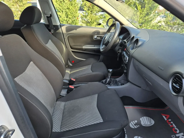 Seat Ibiza 1.4i-86kc= 163.000км= АВТОПИЛОТ= КЛИМАТРОНИК - автомобили, коли, обяви за нови и употребявани 13