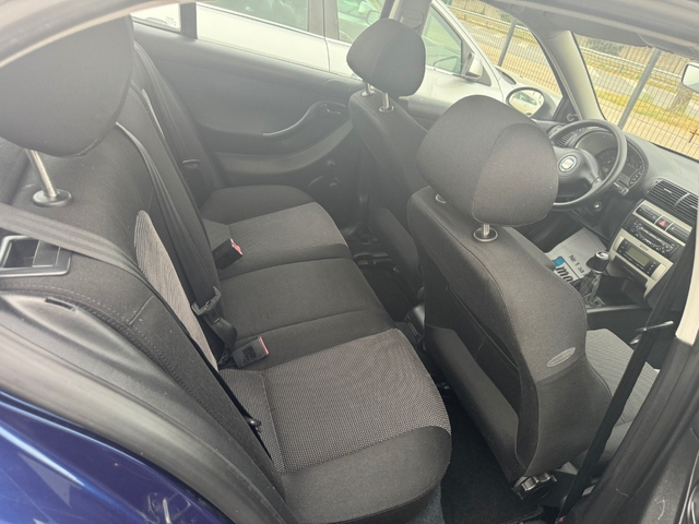 Seat Leon 1.4i - автомобили, коли, обяви за нови и употребявани 8