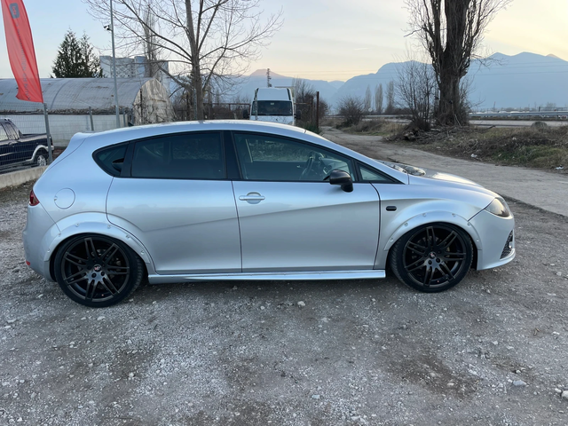 Seat Leon FR-2.0TDI-200k.s-NAVI-ITALIA - автомобили, коли, обяви за нови и употребявани 3