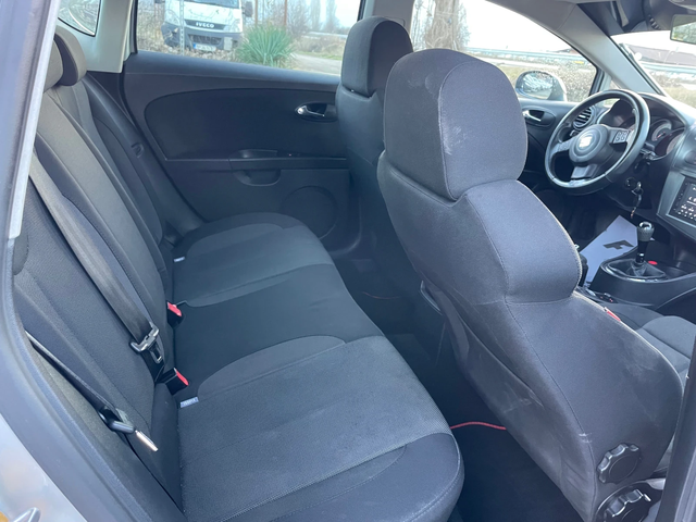 Seat Leon FR-2.0TDI-200k.s-NAVI-ITALIA - автомобили, коли, обяви за нови и употребявани 5