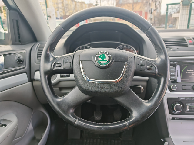 Skoda Octavia ==1.6TDI== - автомобили, коли, обяви за нови и употребявани 12