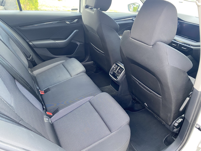 Skoda Octavia 2.0 TDI/ DSG/ Ambition/ Combi - автомобили, коли, обяви за нови и употребявани 12