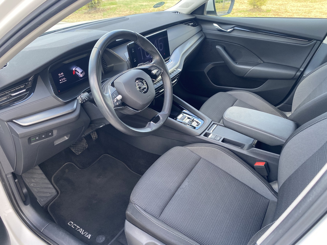 Skoda Octavia 2.0 TDI/ DSG/ Ambition/ Combi - автомобили, коли, обяви за нови и употребявани 9